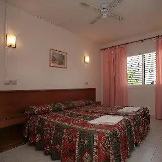 Typic Oasis Sa Tanca 2* Cala Llonga (Ibiza)